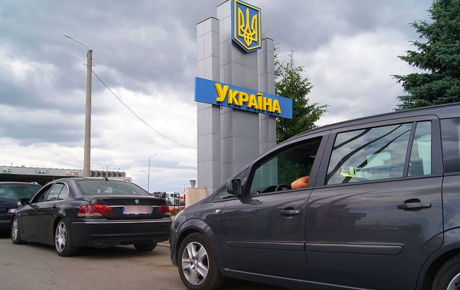Без уплаты пошлины. Как временно ввезти авто в Украину: объяснение юриста