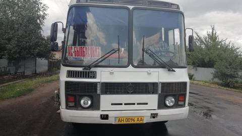 "Вийди з автобуса, щеня!": під Донецьком водій мало не задушив сироту (відео)