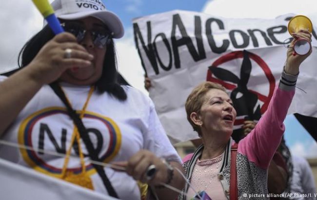 Парламент Колумбии утвердил мирное соглашение между правительством и повстанцами