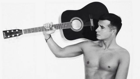 Відомий співак помер прямо на сцені при дивних обставинах