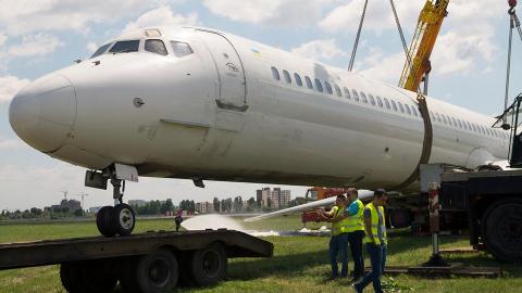 Літак авіакомпанії Bravo, який викотився за злітну смугу, утилізують