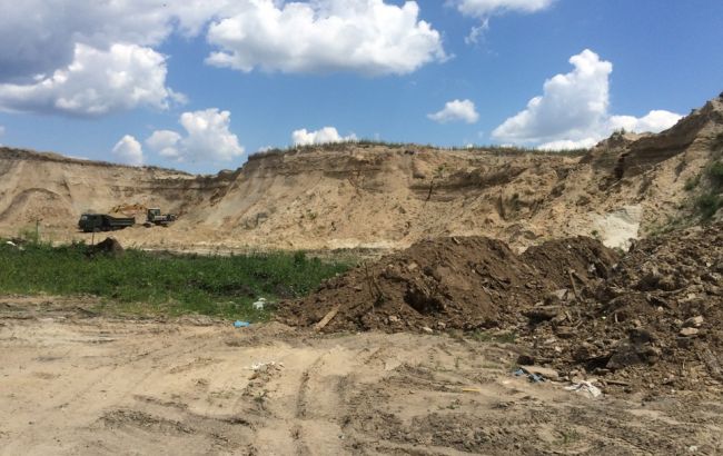 Журналісти розслідували факти незаконного видобутку піску в Київській області