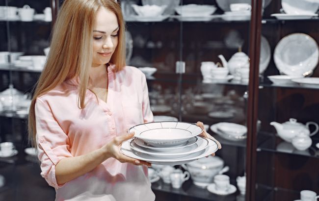 Посуд у подарунок: що можна дарувати, а що категорично заборонено