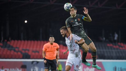 "Шахтер" расписал феерическую ничью с "Кривбассом": шесть голов и три красных карточки