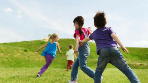 "Діти повинні цінувати природу": Супрун переконала батьків у важливості гри дитини на вулиці