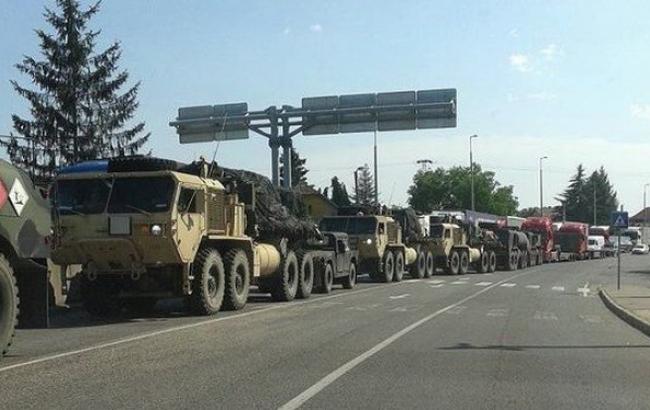 В Венгрии на границе с Украиной заметили колонну военной техники