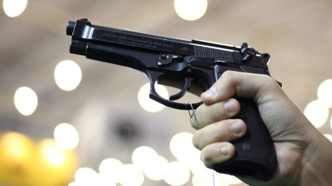 У Маріуполі в кафе влаштували бійку зі стріляниною, є поранений