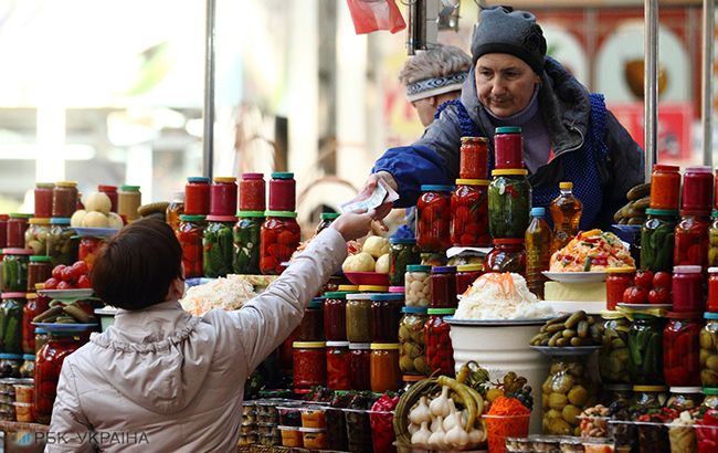 Три чверті українців роблять продуктові запаси на зиму
