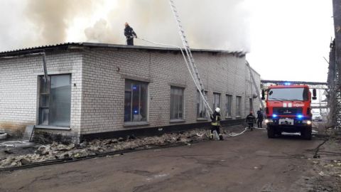 У Лисичанську горів склозавод