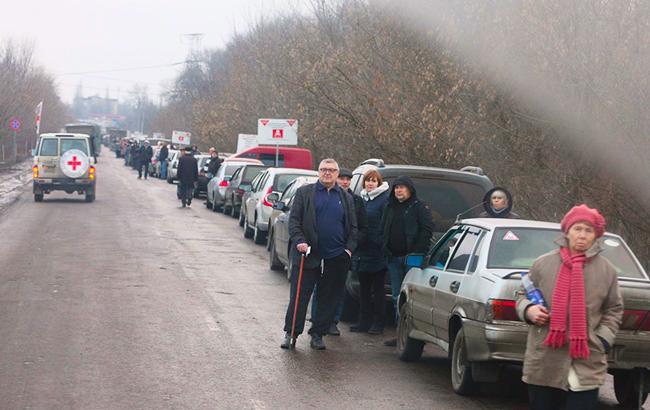 КПВВ на Донбассе за сутки пересекли 38,3 тыс. человек