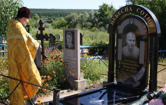 В Краматорске установили памятник герою Небесной сотни