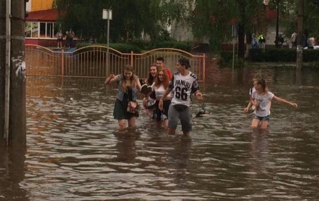 Луцк превратился в "Венецию" из-за сильного дождя