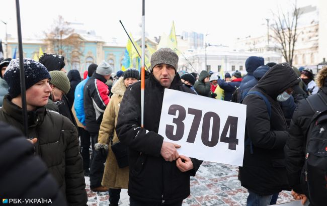 Під Радою протестують "євробляхери", вимагають спростити розмитнення авто