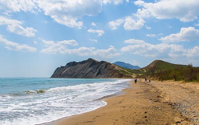 "У Криму туристи не потрібні": в мережі показали кількість відпочиваючих на пляжах