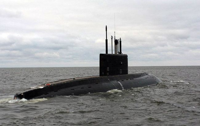 Российская подлодка с ракетами на борту вышла в Черное море