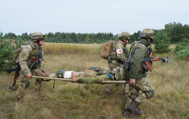 Во время минометного обстрела Катериновки ранили военного