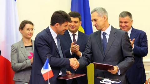 Украина и Франция подписали контракт на поставку вертолетов