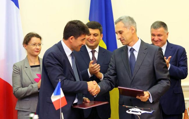 Україна і Франція підписали контракт на постачання вертольотів