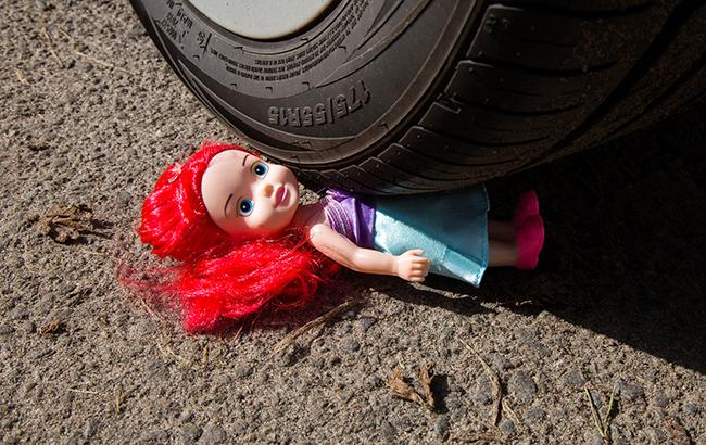 Шла по "зебре": в Одессе 4-летняя девочка попала под колеса "Жигулей" (фото)