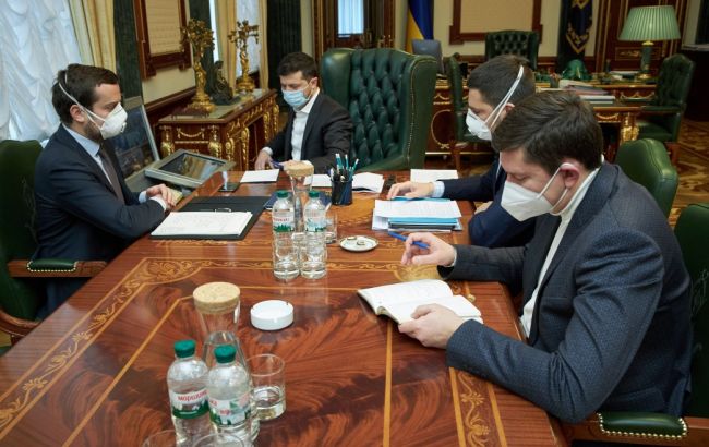 Из-за карантина украинцам обещают доплаты, власти готовят списки  