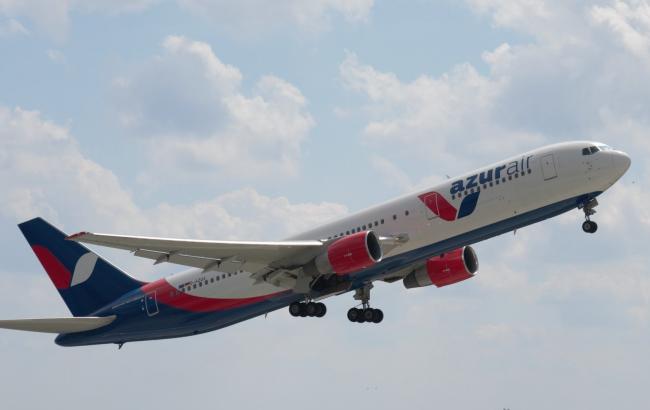 Аэропорт "Львов" сообщил о задержке двух рейсов Azur Air