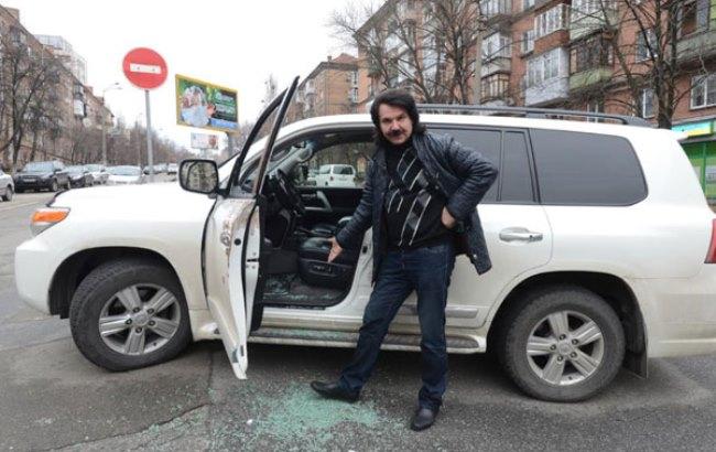 В Киеве "обчистили" авто известного певца
