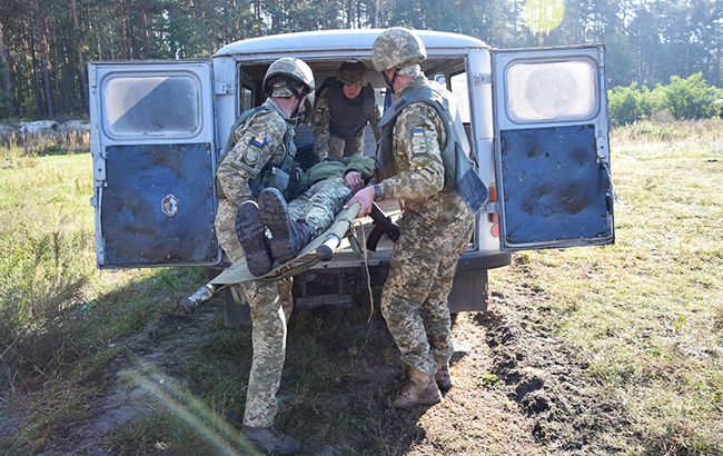На Донбассе украинского военного госпитализировали с ранением