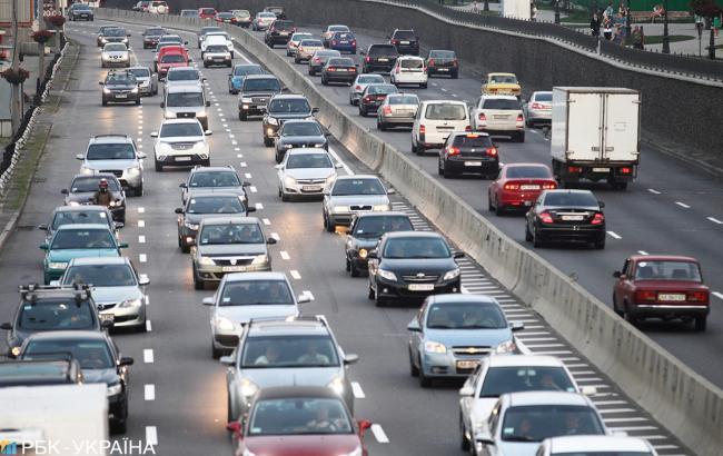 У Києві утворилися численні затори на дорогах