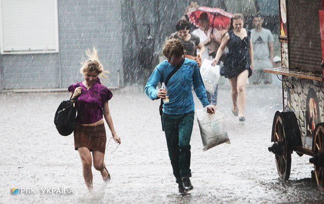 На вихідних в Україні будуть зливи і спека: які області постраждають від примх погоди