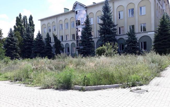 "Вперед в прошлое": в сети показали, во что оккупанты превратили вуз в Донецке (фото)