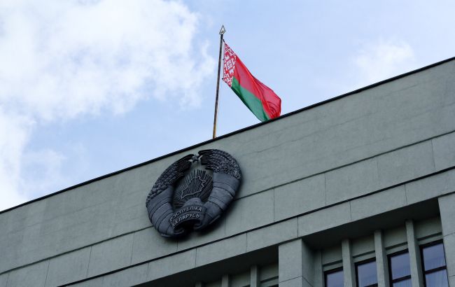 Посла Беларуси во Франции отозвали в Минск для консультаций