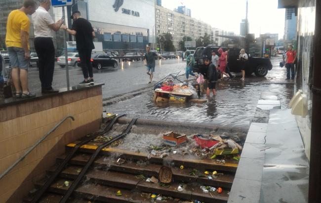 "Проблема больших городов": эксперт назвал способ, как справиться с масштабными потопами в Киеве