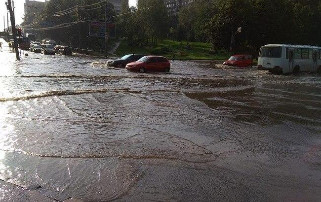 Надо было лодку покупать: в Украине еще один город ушел под воду