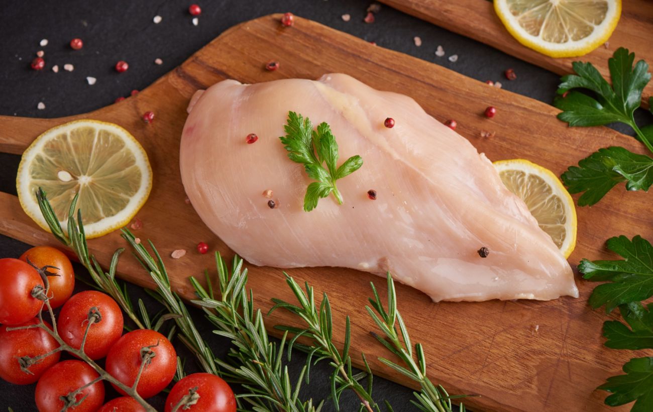 Соковите куряче філе: шеф-кухар назвав ідеальний спосіб варіння
