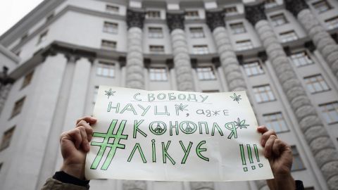 На всеукраїнське опитування можуть винести легалізацію медичного канабісу