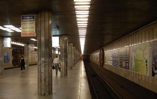 Женщина, упавшая на рельсы на станции метро "Петровка", совершила суицид, - МВД