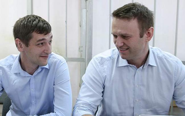Брати Навальні оскаржили вирок у справі "Ів Роше"