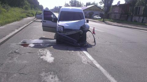 "Выбросило на обочину встречной полосы": в Киеве украинский поэт попал в ДТП (фото)