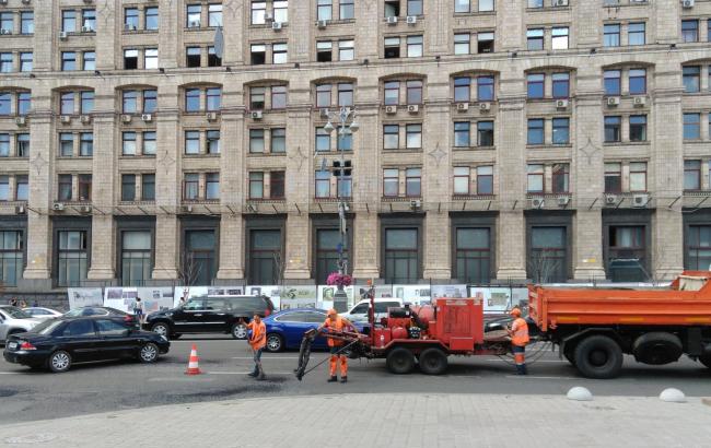"Сколько еще будет продолжаться этот идиотизм?": сеть возмутил ремонт дороги в Киеве (фото)