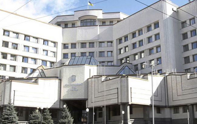 Съезд судей Украины уволил судью КСУ Брынцева