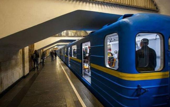 Киевское метро сегодня в 12:00 остановится на минуту в память о жертвах в Мариуполе