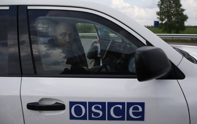 Спостерігачі ОБСЄ тричі потрапили під обстріл на Донбасі