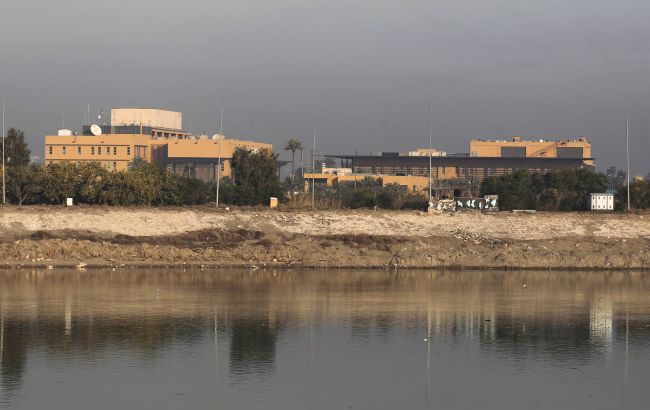 Посольство США в Багдаді піддалося ракетному обстрілу