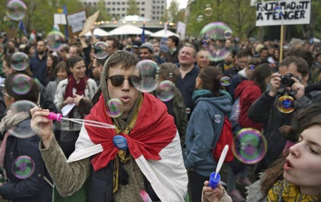 В Будапеште тысячи людей вышли на протесты против правительства Орбана