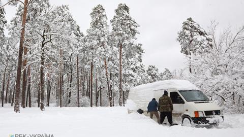 Непогода в Украине: более 30 населенных пунктов остаются обесточенными
