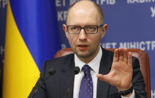 Яценюк: безкоштовна медицина в Україні є тільки на папері