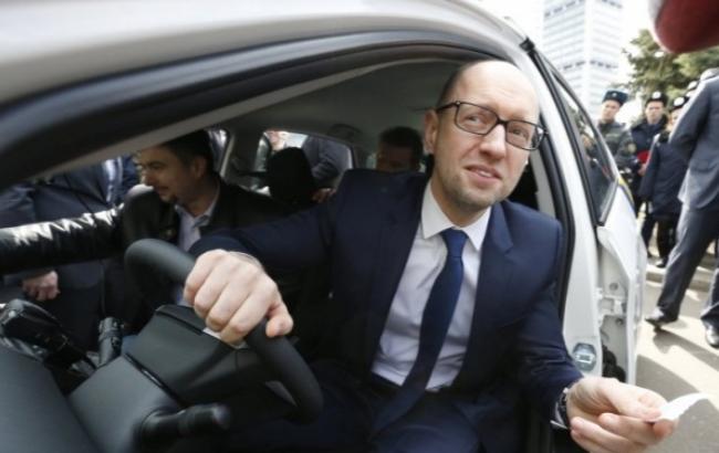 Журналісти порахували" автомобілі Порошенко, Яценюка і Гройсмана