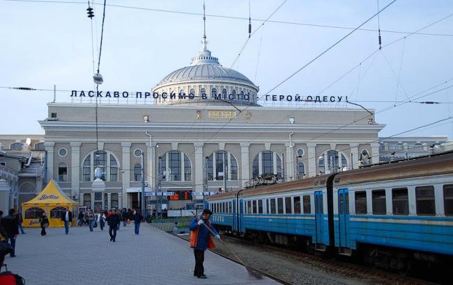 Милиция проверяет информацию о минировании ж/д вокзала в Одессе