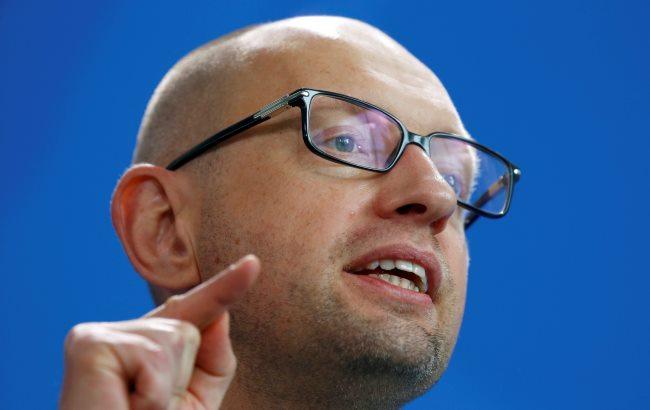 Яценюк призывает украинцев размещать в соцсетях фото снега