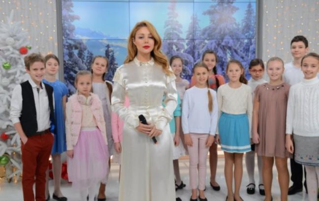 Тіна Кароль заспівала "Щедрик" з "Різдвяної історії" в ефірі телеканалу